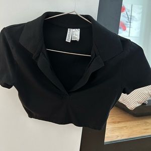 H&M Divided women’s black crop top. Size S.